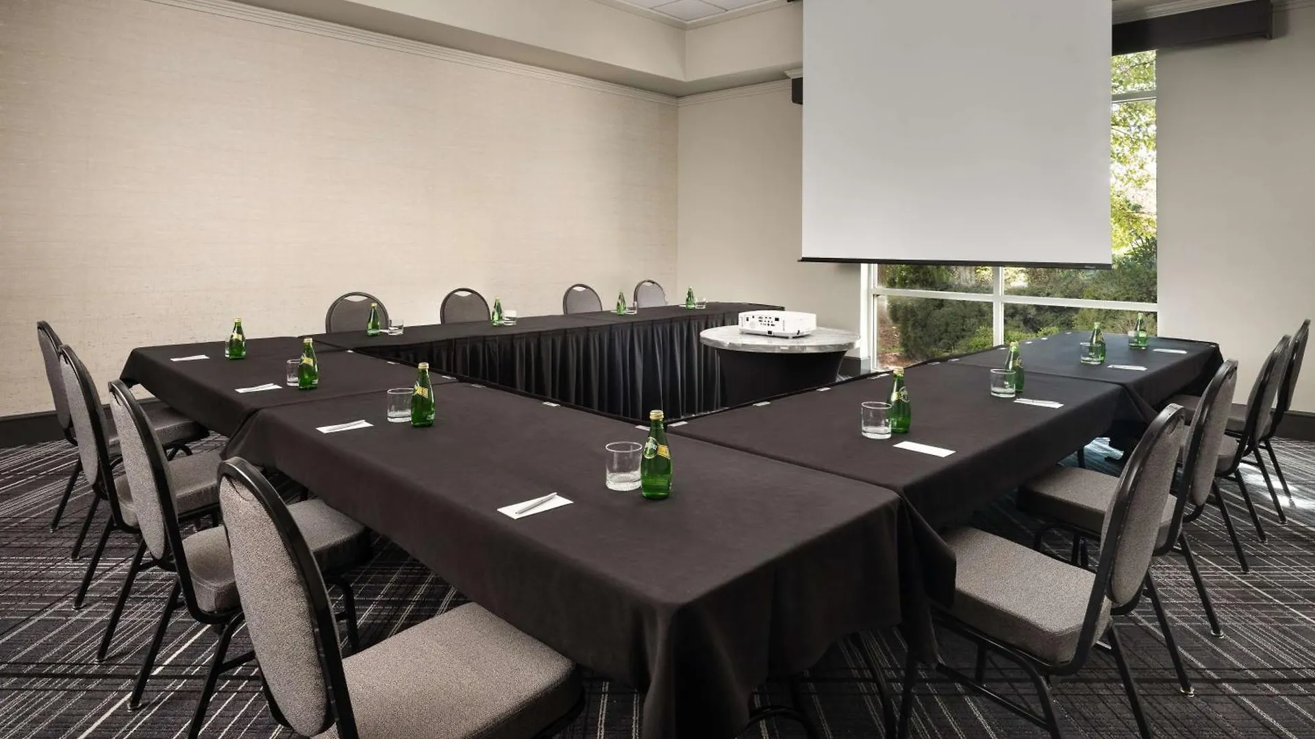 Hilton Charlotte Airport Hotel ABD
