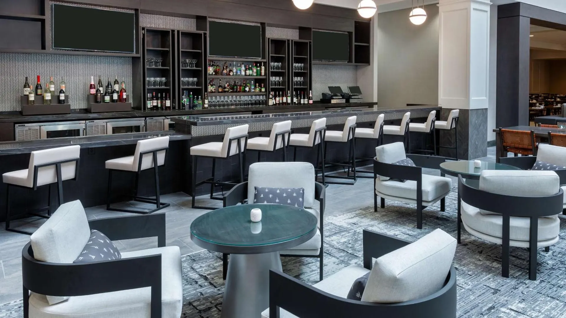 ****  Hilton Charlotte Airport Hotel ABD