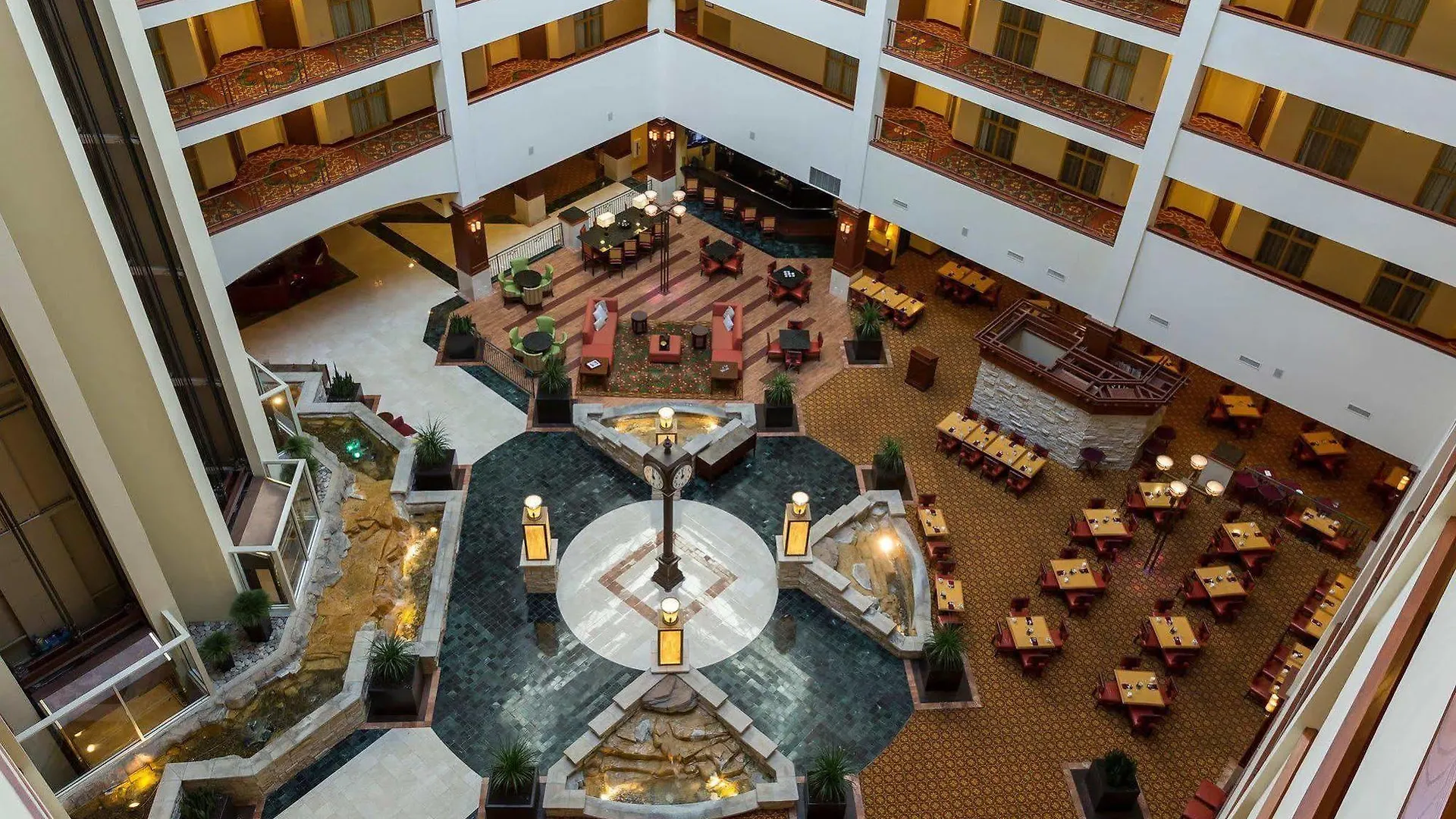 Hilton Charlotte Airport Hotel 4*,
